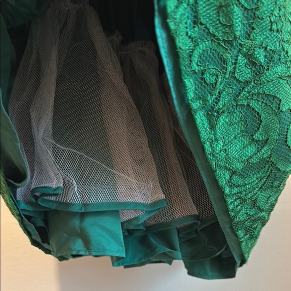 Laura Ashley London Girls 5 Green Lace Dress with Puff Sleeves - Picture 5 of 12